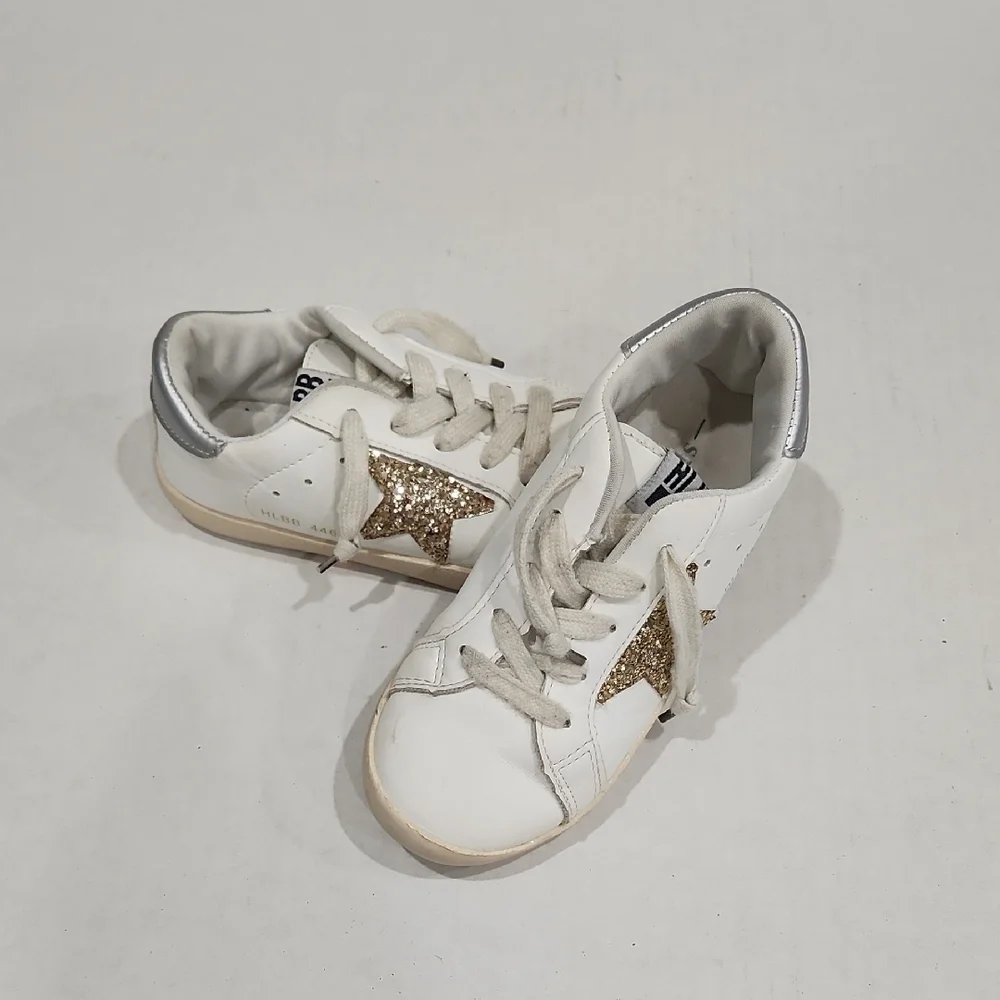Kids White and Gold Glitter Star Sneakers Size 34